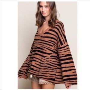 𝅺zebra Print V- Neck Sweater with Back Ties